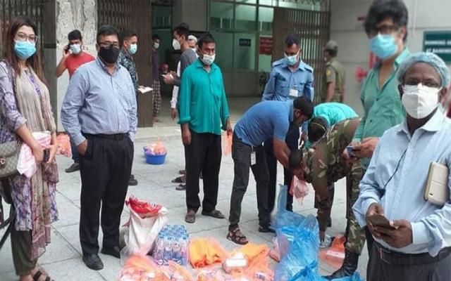 ডিএনসিসি কোভিড-১৯ হাসপাতালে এফডিএসআরের ইফতার বিতরণ