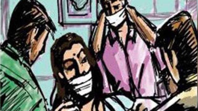 চিকিৎসককে পিটিয়ে সরকারি কোয়ার্টারের ফ্ল্যাটে ডাকাতি