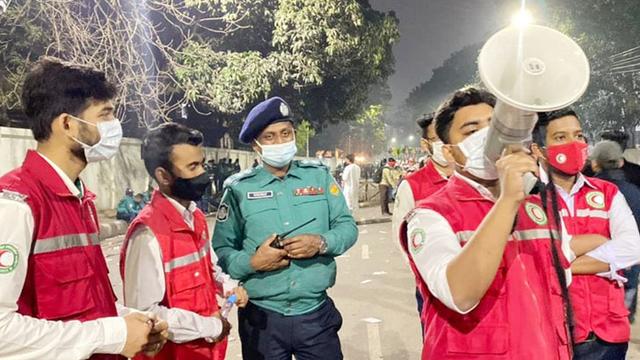 শহীদ মিনারে স্বাস্থ্যবিধি বাস্তবায়নে রেড ক্রিসেন্ট সোসাইটি