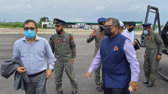 হেলিকপ্টারে বন্যা পরিস্থিতি দেখলেন স্বাস্থ্যমন্ত্রী