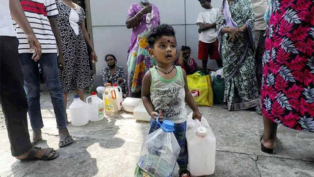 ক্ষুধা নিয়েই ঘুমাতে যাচ্ছে শ্রীলঙ্কার শিশুরা