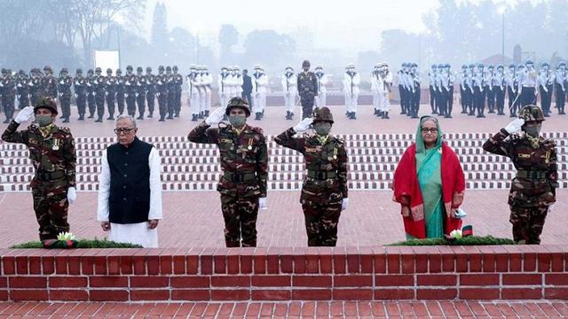 শহীদদের প্রতি রাষ্ট্রপতি-প্রধানমন্ত্রীর শ্রদ্ধা