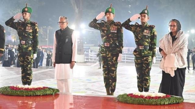 অমর একুশে আজ, শহীদদের প্রতি রাষ্ট্রপতি ও প্রধানমন্ত্রীর শ্রদ্ধা