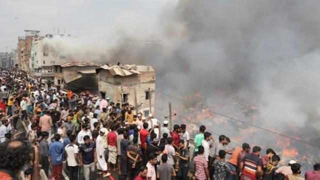 বঙ্গবাজারের আগুন নিয়ন্ত্রণে, দগ্ধ ১৩