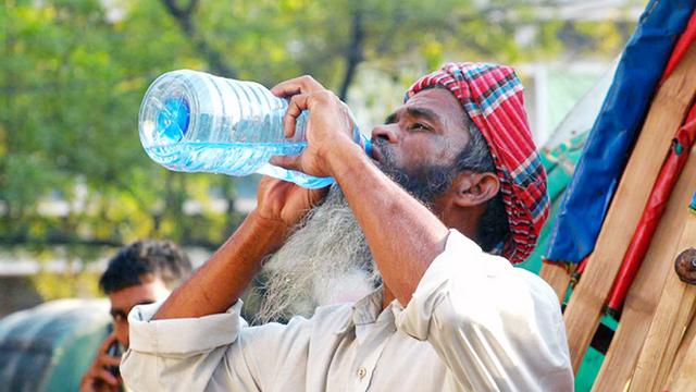 গরমে শরীরে ঘাম বসে খুসখুসে কাশি, ৫ টোটকায় স্বস্তি