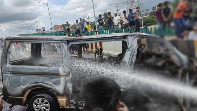 ফরিদপুরে অ্যাম্বুলেন্সে অগ্নিকাণ্ডে নিহত ৭