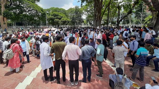 পোস্ট গ্র্যাজুয়েট চিকিৎসকদের অনশন আগামীকাল