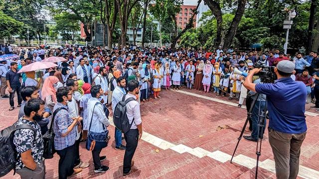 পোস্টগ্রাজুয়েট ট্রেইনি চিকিৎসকদের অনশন আজ, কর্মবিরতি অব্যাহত