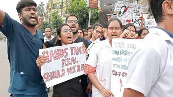 পশ্চিমবঙ্গে সরকারি-বেসরকারি হাসপাতালে চিকিৎসকদের কর্মবিরতি