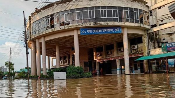 ফেনীতে বন্যার্তের চিকিৎসায় ১৪টি ডেডিকেটেড হাসপাতাল