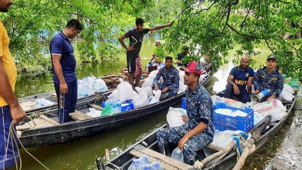 বন্যার্তদের চিকিৎসা সেবায় নৌবাহিনীর ফিল্ড ও ভ্রাম্যমাণ হাসপাতাল