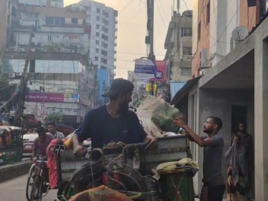 পরিচ্ছন্নতা কর্মীদের স্বাস্থ্য ঝুঁকি: একটি অবহেলিত চিত্র