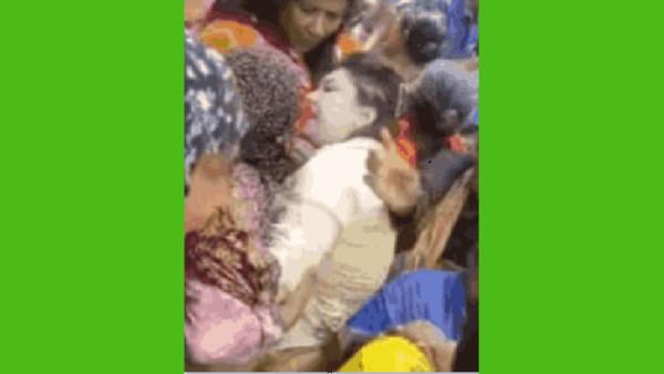 কুষ্টিয়ায় নারী চিকিৎসককে রাস্তায় মারধর