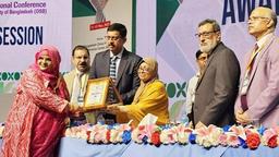 চোখের চিকিৎসায় বিশেষ অবদানের স্বীকৃতি পেলেন ১৭ জন বিশেষজ্ঞ