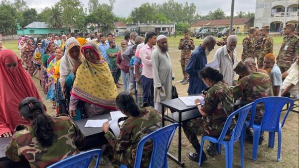 জয়পুরহাটের ক্ষেতলালে সেনাবাহিনীর ফ্রি মেডিকেল ক্যাম্পেইন