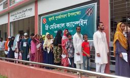 শেরপুরে সেনাবাহিনীর ফ্রি মেডিকেল ক্যাম্পে সহস্রাধিক রোগীকে চিকিৎসাসেবা ও চশমা বিতরণ