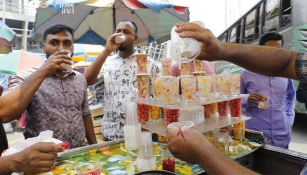 রাস্তার শরবত: স্বস্তির বদলে অজান্তেই ঝুঁকি!