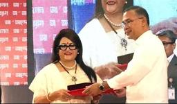 একুশে পদক প্রদান করলেন প্রধানমন্ত্রী