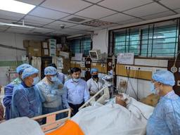 দুর্ঘটনায় আহত উপজেলা স্বাস্থ্য ও পরিবার কল্যাণ কর্মকর্তা ডাঃ শংকরের চিকিৎসার দায়িত্ব নিল সরকার