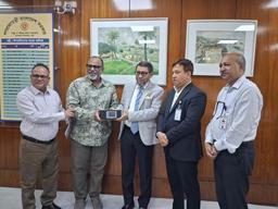 হাম মোকাবেলায় ৪ কোটি টাকার চিকিৎসা সরঞ্জাম দিলেন কানাডাপ্রবাসী ডা. জামিল, স্বাস্থ্যমন্ত্রীর সাধুবাদ