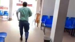 সাংবাদিক দেখে দৌঁড়ে পালালেন প্রাইভেট হাসপাতালে থাকা সরকারি চিকিৎসক, ভিডিও ভাইরাল
