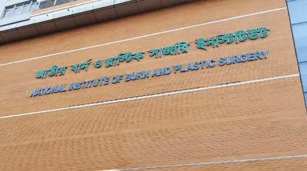 রাজধানীর গুলিস্তানে সেলুনে এসি বিস্ফোরণ, দগ্ধ ১০