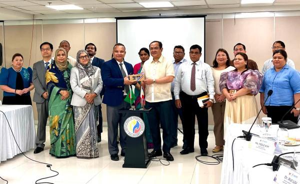 ফিলিপাইনের স্বাস্থ্য-অভিবাসন মন্ত্রণালয়ের সঙ্গে বাংলাদেশি প্রতিনিধিদলের বৈঠক
