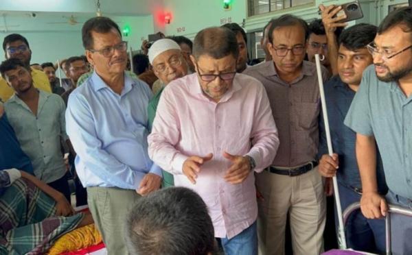 সাতক্ষীরায় হঠাৎ হাসপাতাল পরিদর্শনে স্বাস্থ্যমন্ত্রী, দুই চিকিৎসক বরখাস্ত