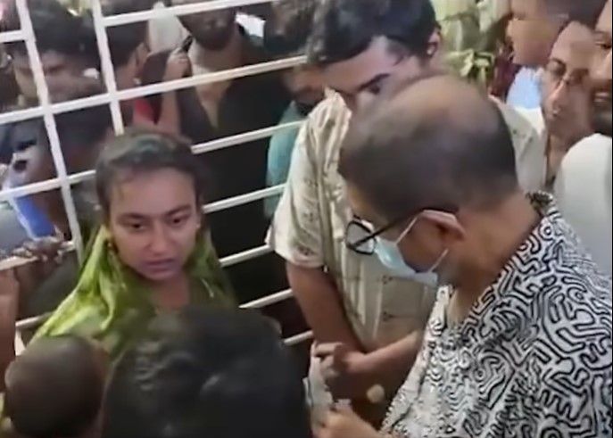 ‘স্যালাইন কিনে আনতে হয়; এটা কিসের সরকারি হাসপাতাল?’- স্বাস্থ্যমন্ত্রীর সামনে নারীর ক্ষোভ
