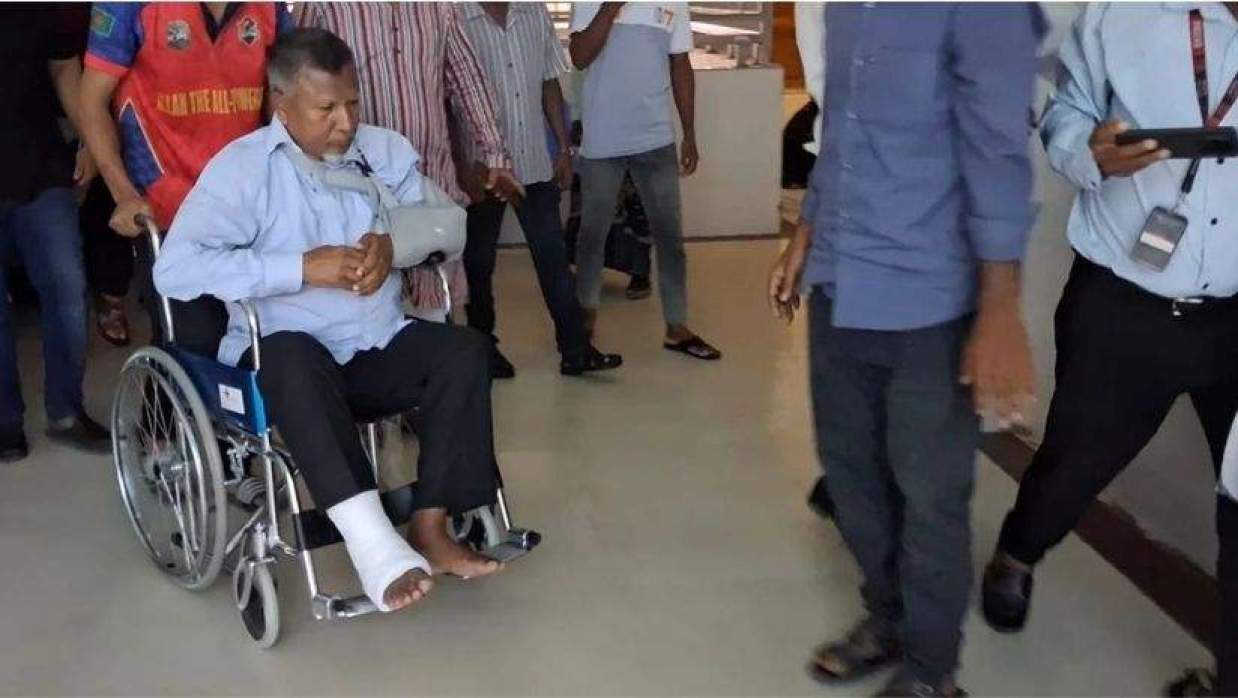 আহত প্রতিমন্ত্রী আব্দুল বারীকে ঢাকায় নেওয়া হচ্ছে