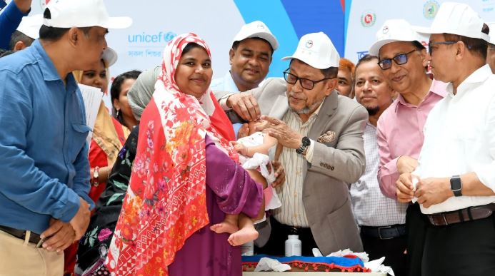 ভিটামিন ‘এ’ প্লাস ক্যাম্পেইনে স্বাস্থ্যমন্ত্রী সরদার মো. সাখাওয়াত হোসেন বকুল