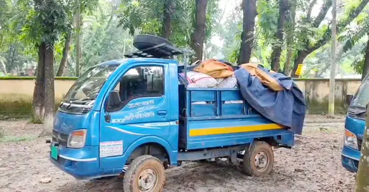 পিকআপভর্তি সরকারি ওষুধ যমুনায় ফেলার সময় চালক আটক