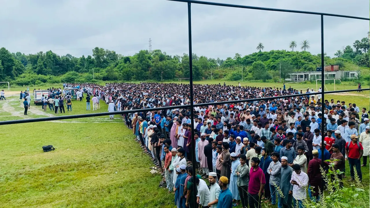 ‘আমার একটাই ছেলে, ভুল করে থাকলে ক্ষমা করে দেবেন’: অপ্রতিমের জানাজায় বাবা