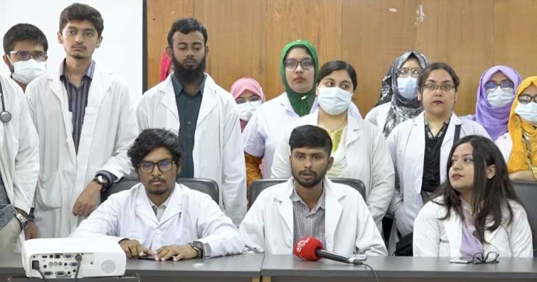 মুগদা মেডিকেলে কর্মবিরতি স্থগিত করে কাজে ফিরলেন ইন্টার্ন চিকিৎসকরা