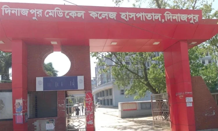 দিনাজপুর মেডিকেলে পুলিশ পরিচয়ে হামলা, ৫ চিকিৎসক আহত