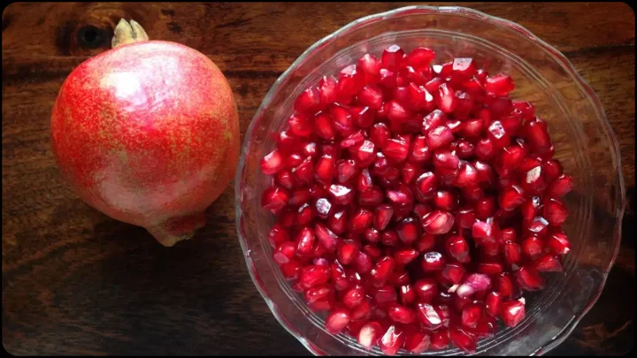 যাদের জন্য ডালিম খাওয়া বিপজ্জনক
