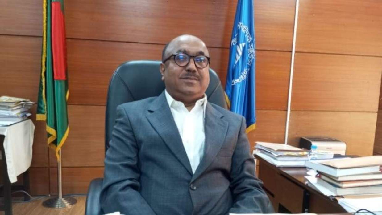 পদত্যাগ করলেন পিএসসি চেয়ারম্যান অধ্যাপক মোবাশ্বের