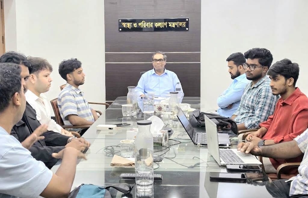 ডেঙ্গু মোকাবিলায় কনটেন্ট ক্রিয়েটরদের পাশে চায় স্বাস্থ্য মন্ত্রণালয়