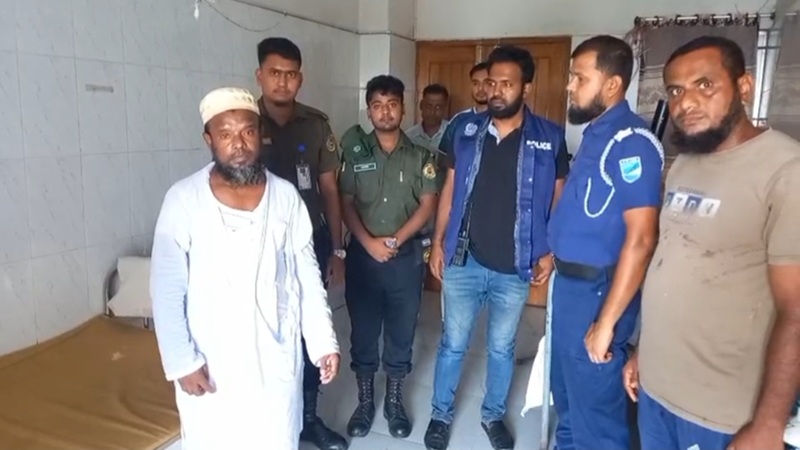 মাদারীপুরে হাসপাতালের ভেতরে প্রতিপক্ষকে কুপিয়ে জখম