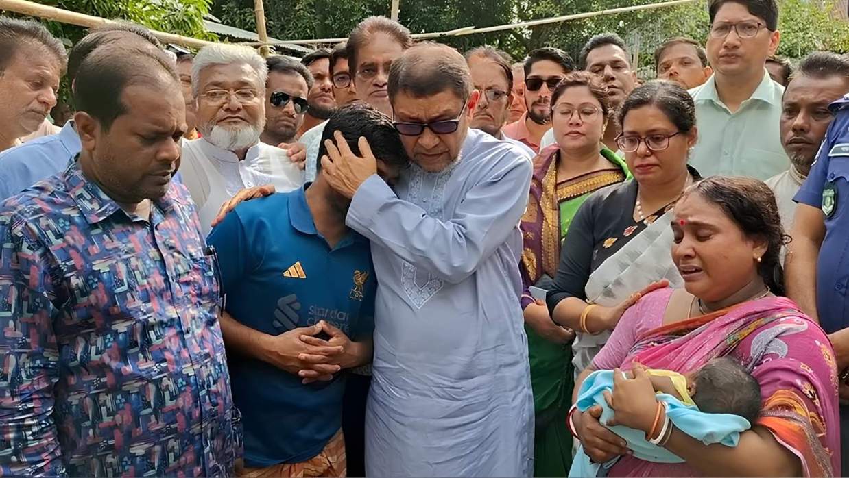 সিজারের পর পেটে ‘গজ কাপড়’ রেখে সেলাই, নিহত প্রসূতির পরিবারের পাশে স্বাস্থ্যমন্ত্রী