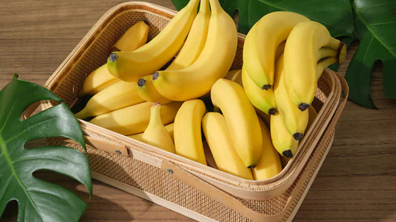 শীতকালে কলা খাওয়া কি সত্যি ক্ষতিকর?