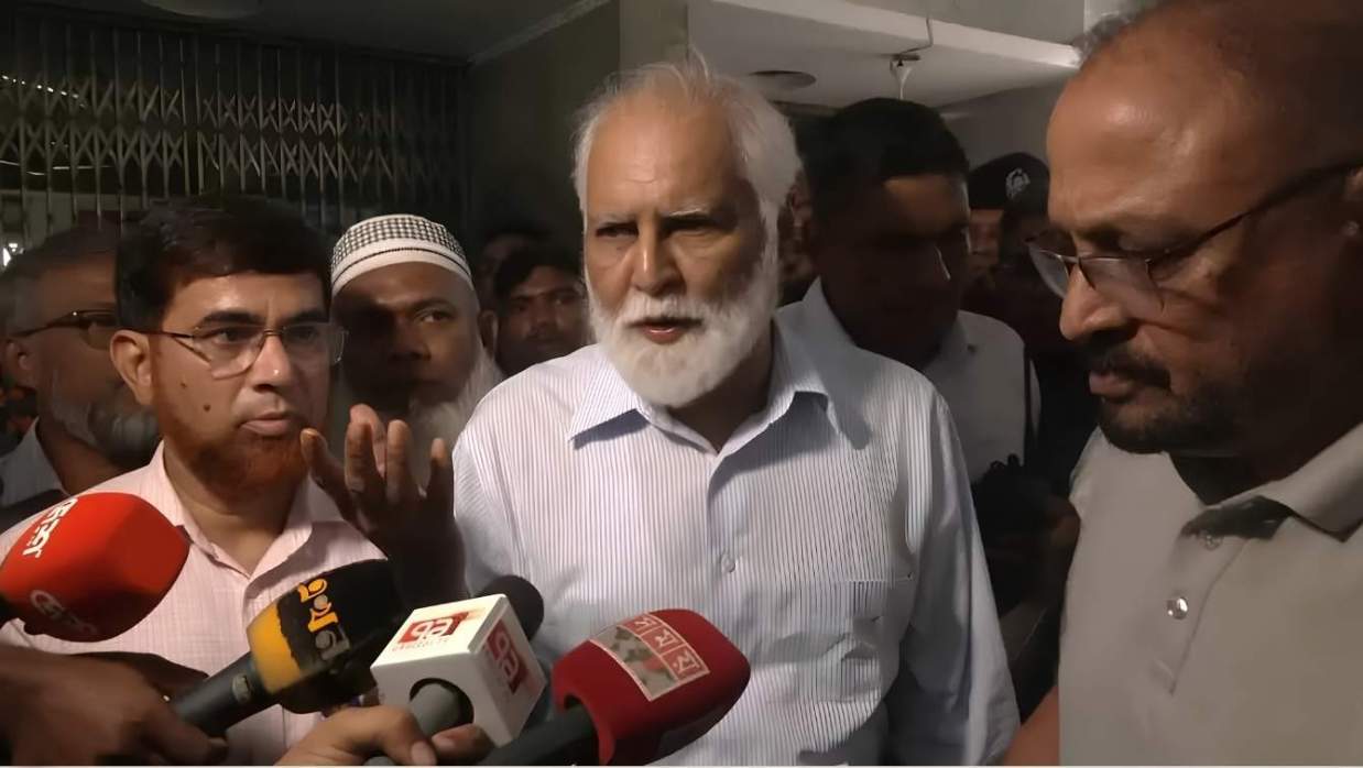 পরিদর্শনে গিয়ে দুর্ঘটনাস্থল না দেখেই হাসপাতাল ত্যাগ প্রতিমন্ত্রীর