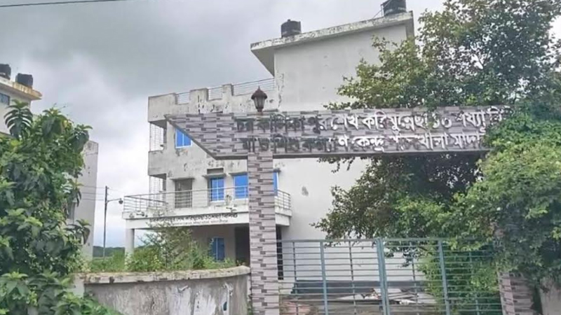 মাদারীপুরে কর্মকর্তাদের বিরুদ্ধে প্রজ্ঞাপন ছাড়াই হাসপাতালের সরঞ্জাম সরানোর অভিযোগ