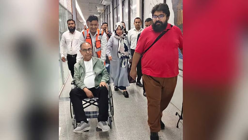 মালয়েশিয়ায় চিকিৎসা শেষে দেশে ফিরলেন ঢাকা মেডিকেল ব্যবস্থাপনা কমিটির সভাপতি মির্জা আব্বাস